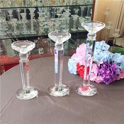 Вирізаний кришталевий свічник